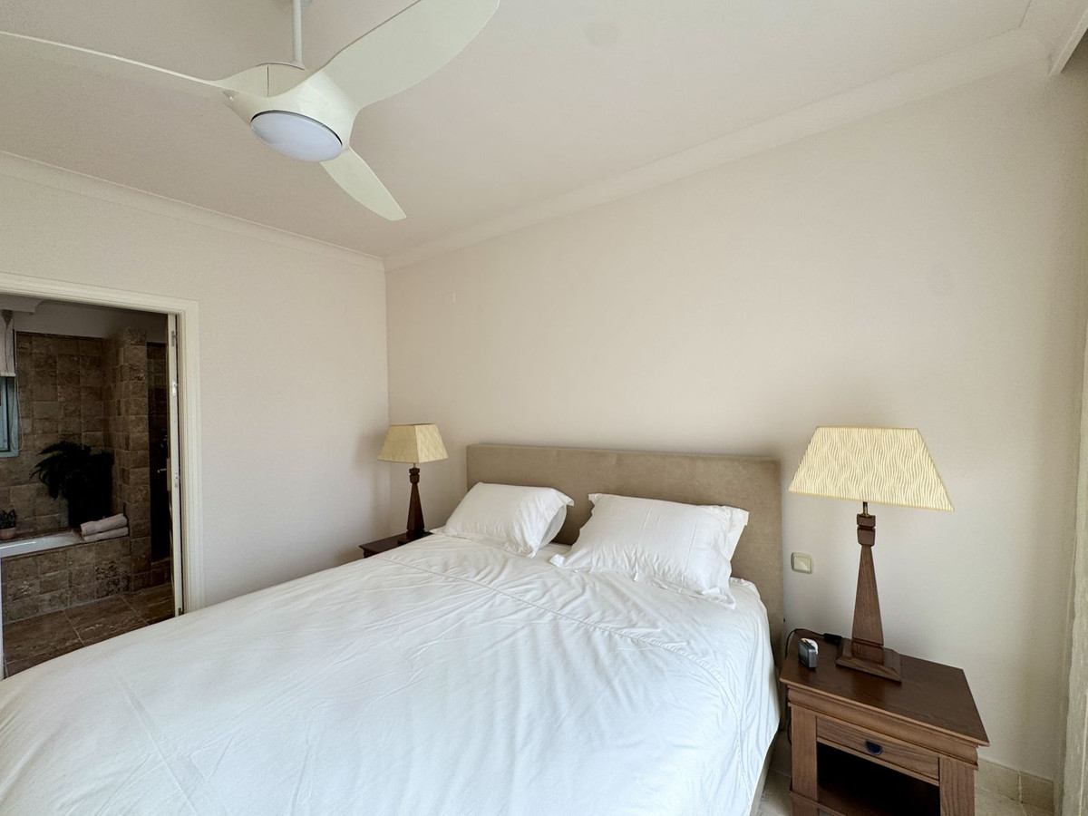 f3cf2d374e11e9477e44ba3cb3ba1381 - 12