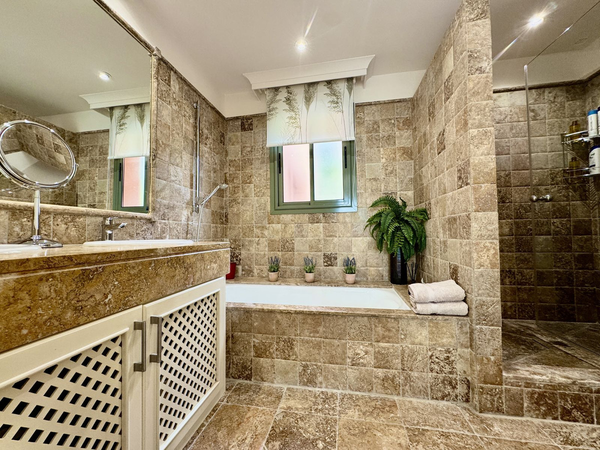 f3cf2d374e11e9477e44ba3cb3ba1381 - 13