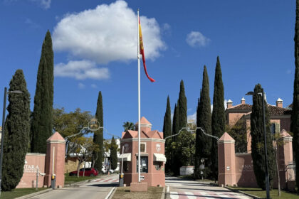 f3cf2d374e11e9477e44ba3cb3ba1381 - 18