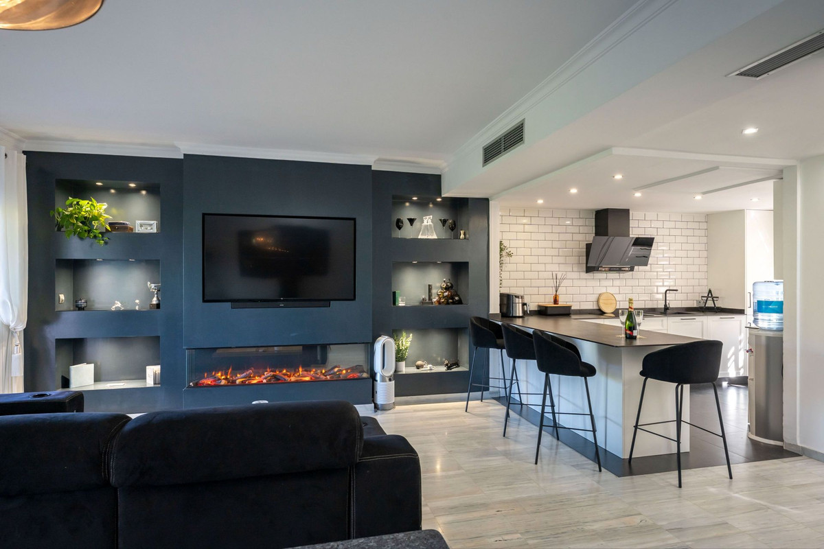 f446595bc7a8702c1565857bbe561c94 - 1