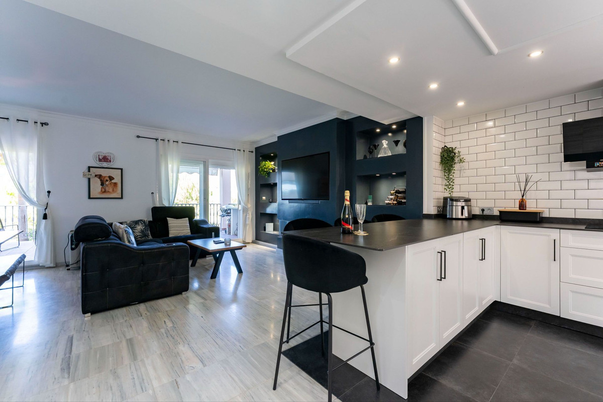 f446595bc7a8702c1565857bbe561c94 - 12