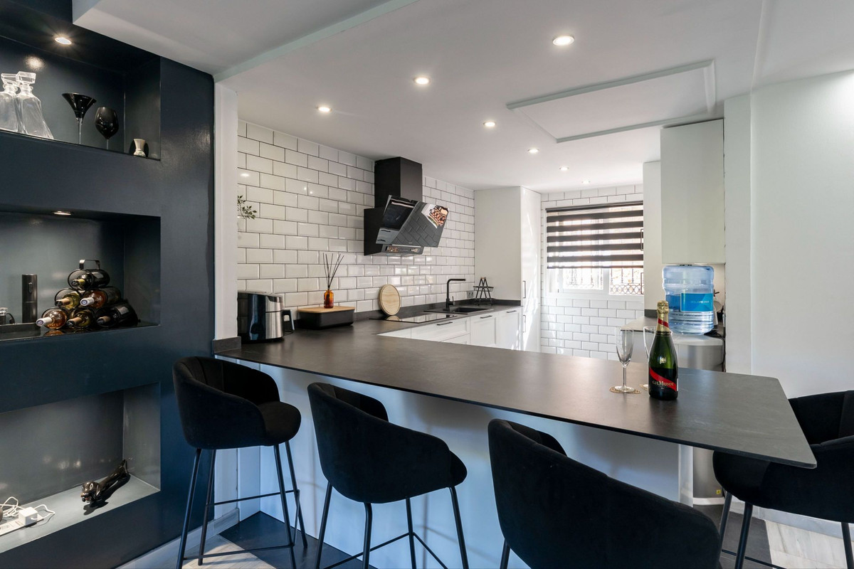 f446595bc7a8702c1565857bbe561c94 - 13