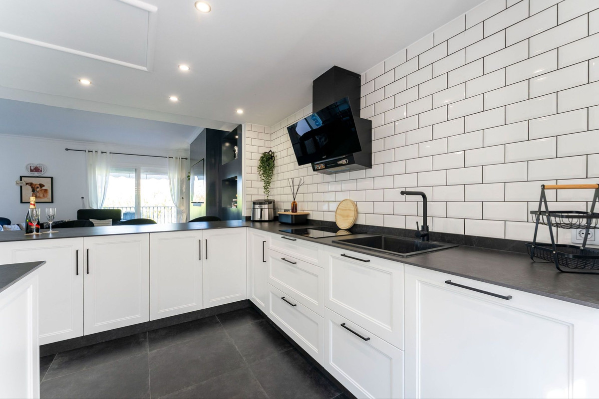 f446595bc7a8702c1565857bbe561c94 - 14