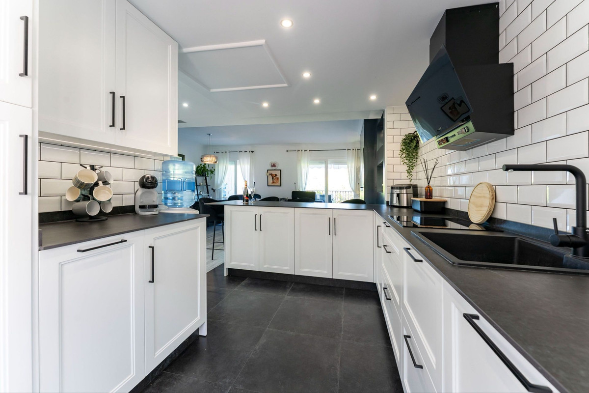 f446595bc7a8702c1565857bbe561c94 - 15