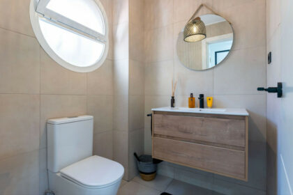 f446595bc7a8702c1565857bbe561c94 - 18