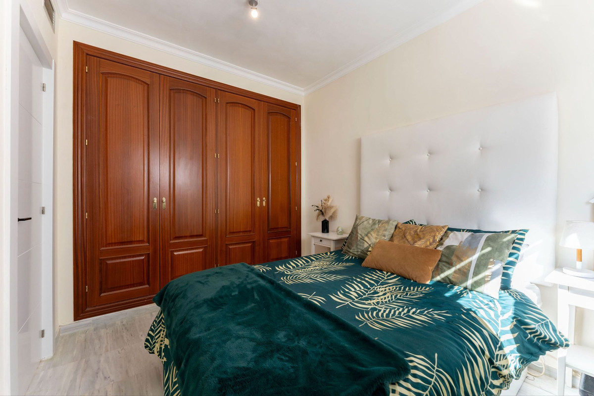 f446595bc7a8702c1565857bbe561c94 - 23