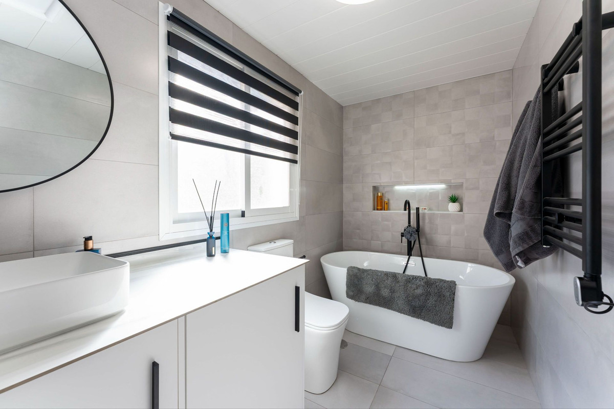 f446595bc7a8702c1565857bbe561c94 - 24