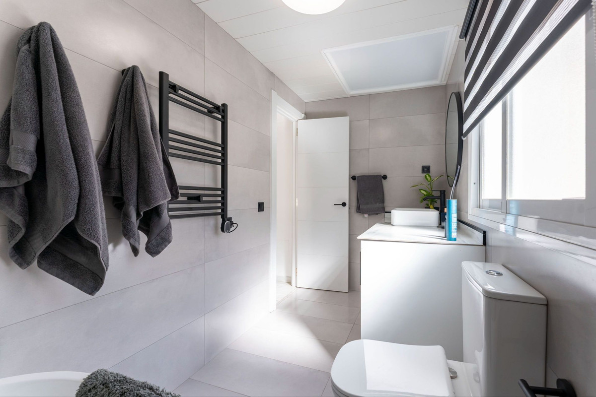 f446595bc7a8702c1565857bbe561c94 - 26