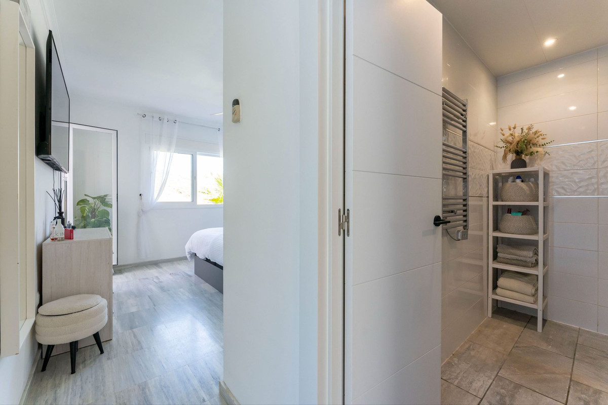 f446595bc7a8702c1565857bbe561c94 - 32