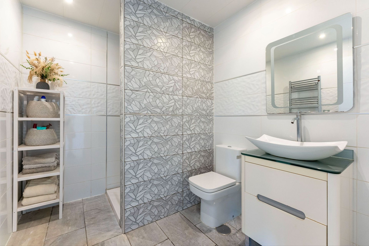 f446595bc7a8702c1565857bbe561c94 - 33