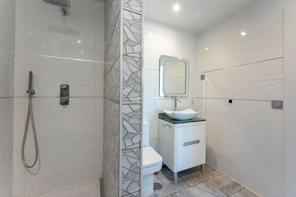 f446595bc7a8702c1565857bbe561c94 - 34