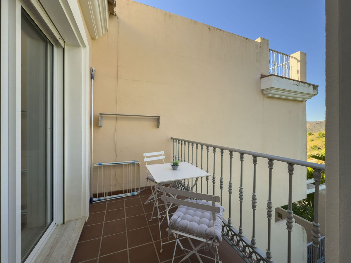 f446595bc7a8702c1565857bbe561c94 - 37