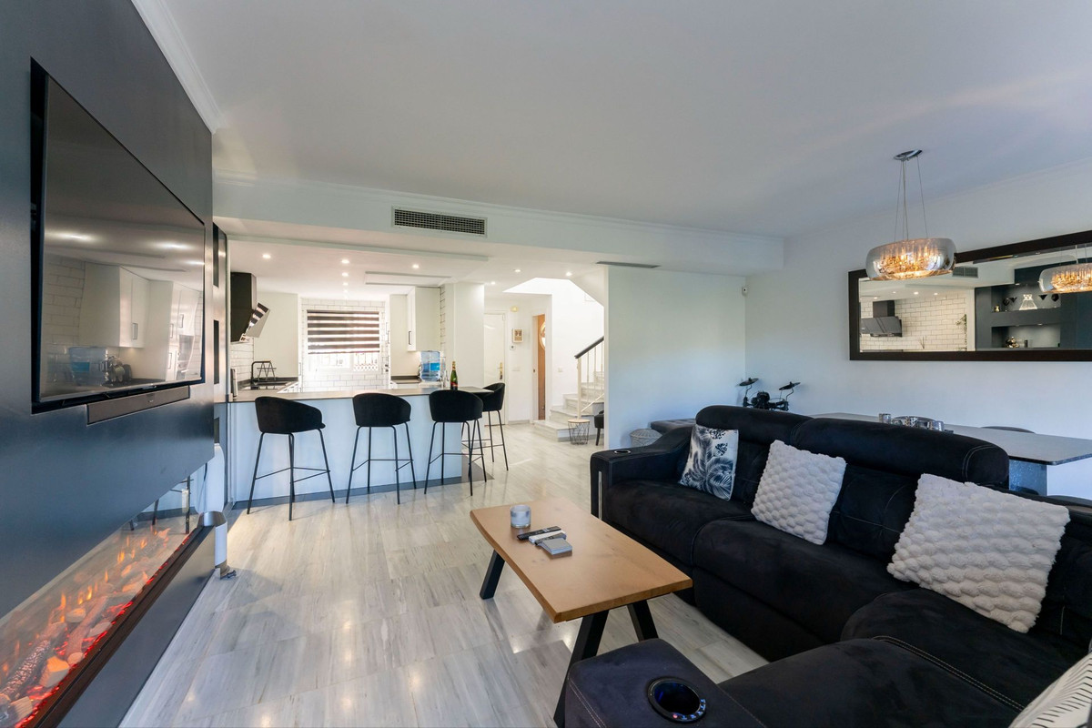 f446595bc7a8702c1565857bbe561c94 - 4