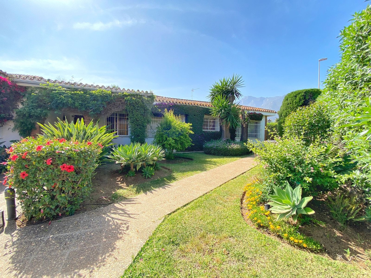 f4e671c49b44463eb62dc3a397468aee - 54