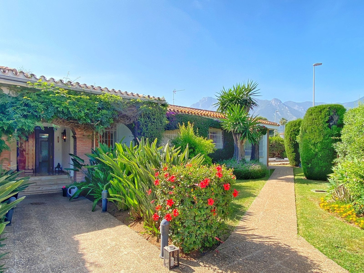 f4e671c49b44463eb62dc3a397468aee - 55