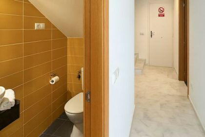 f8758618a6c432474a6e4ad6f50d1ad8 - 18