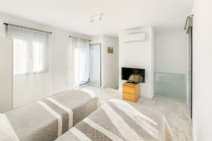 f8758618a6c432474a6e4ad6f50d1ad8 - 22