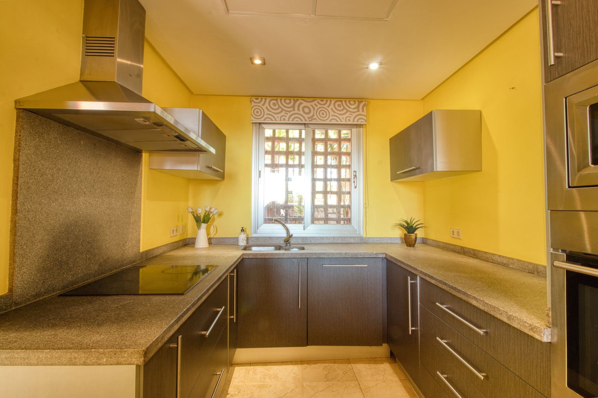 f8f4e71593a019fbc3f1c3f1662665ba - 12