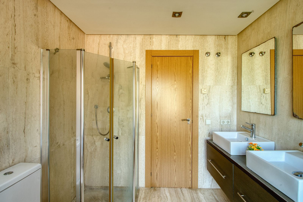 f8f4e71593a019fbc3f1c3f1662665ba - 21