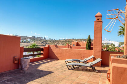 f8f4e71593a019fbc3f1c3f1662665ba - 24