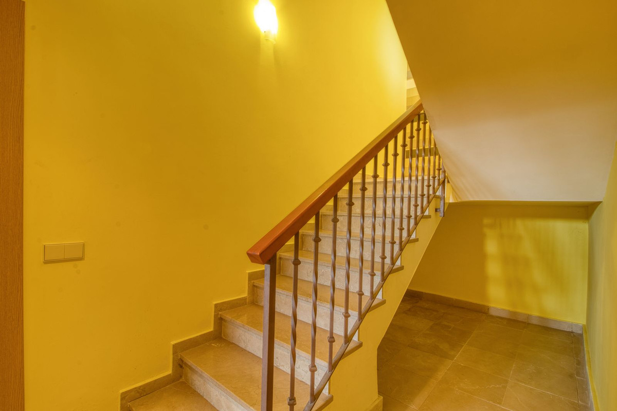 f8f4e71593a019fbc3f1c3f1662665ba - 35