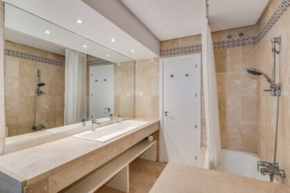 f8f672bdc7ea005928bf797614a4fd66 - 18