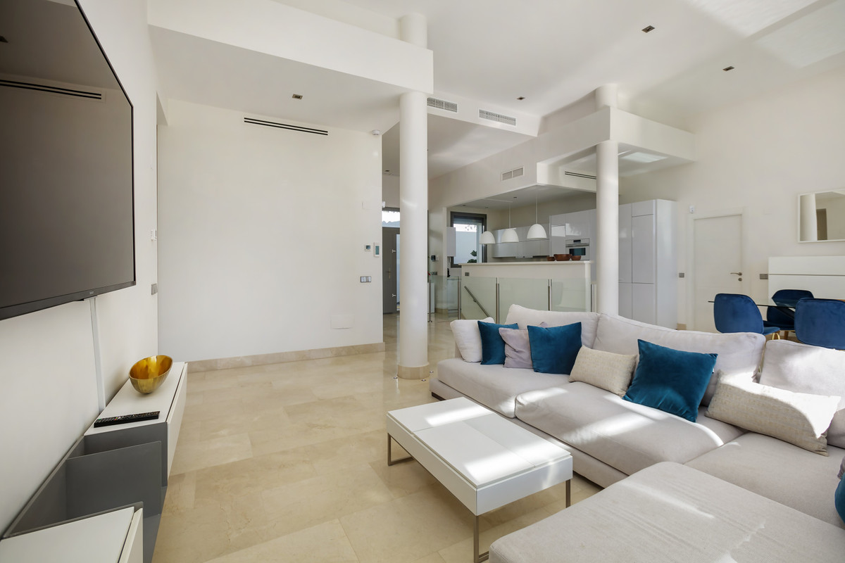 f9048e035dc07d431e5c99fedfec33f3 - 12