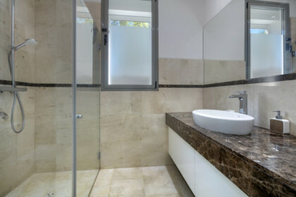 f9048e035dc07d431e5c99fedfec33f3 - 25