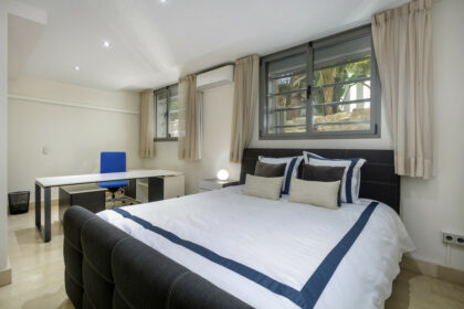 f9048e035dc07d431e5c99fedfec33f3 - 32