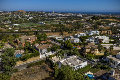 f9048e035dc07d431e5c99fedfec33f3 - 52