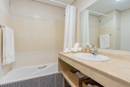 f956c5b067a28f84accc539e23ee6094 - 10