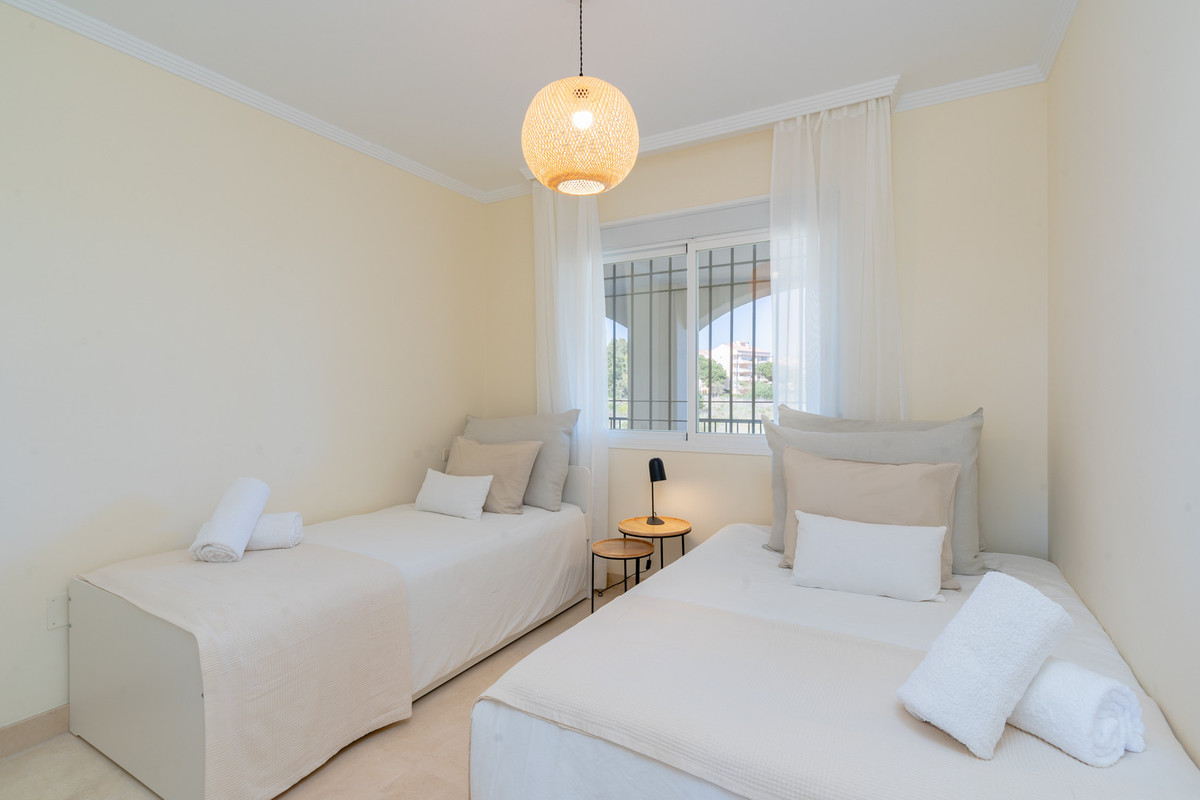 f956c5b067a28f84accc539e23ee6094 - 11