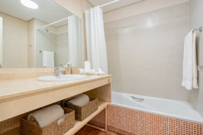 f956c5b067a28f84accc539e23ee6094 - 9