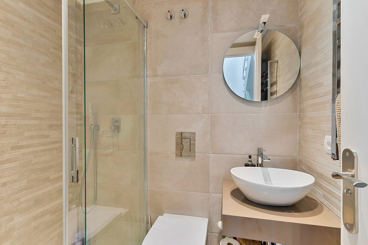 fb9895658097b792a18b3e24a090326f - 16