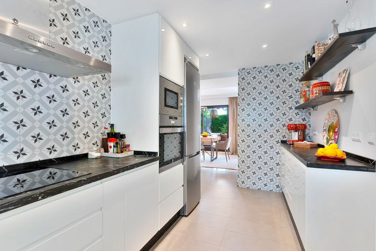 fb9895658097b792a18b3e24a090326f - 8