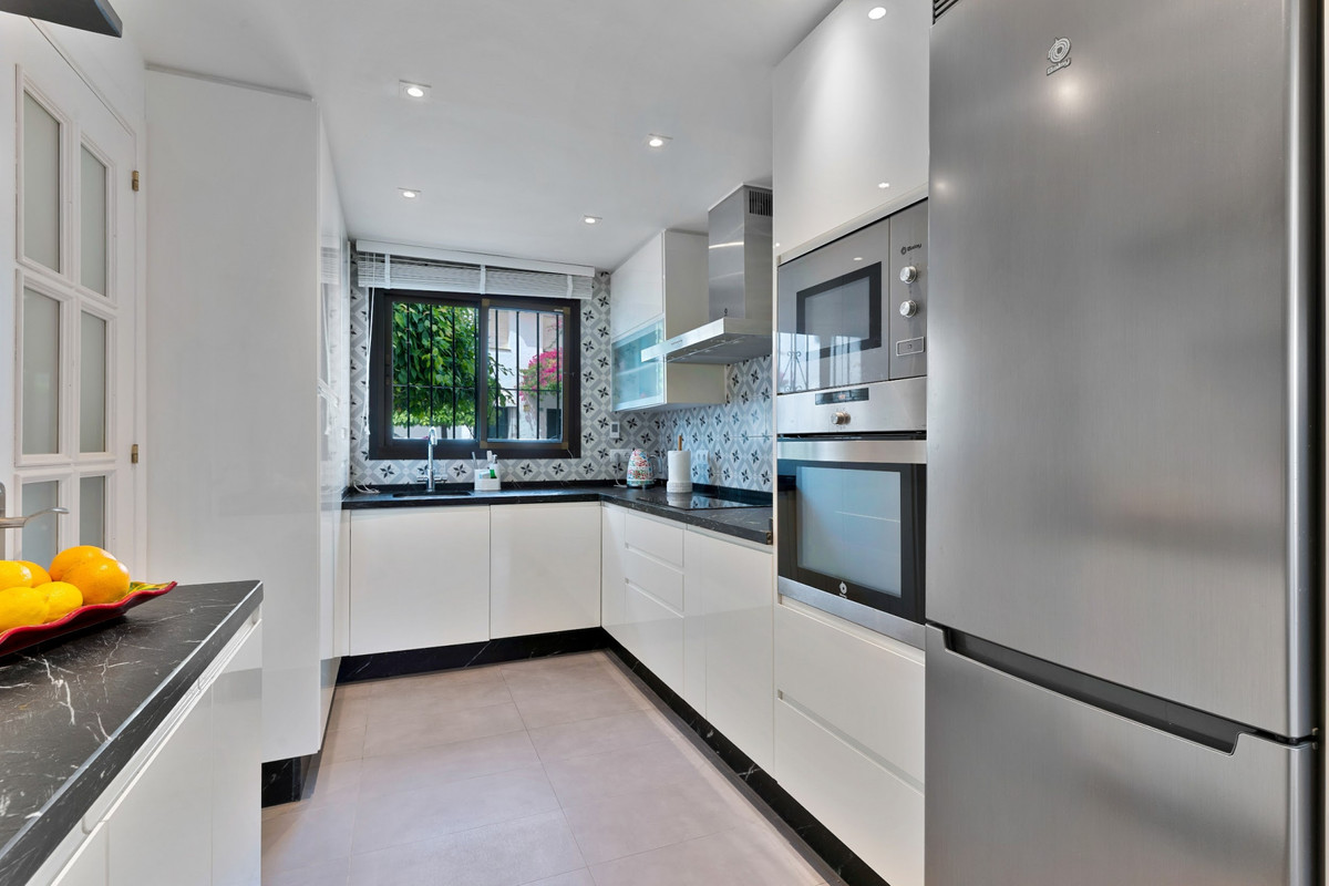 fb9895658097b792a18b3e24a090326f - 9