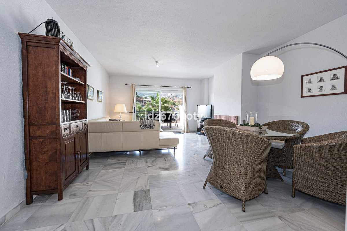 fd09cadfd60651b77b8761a9f7e4252b - 1