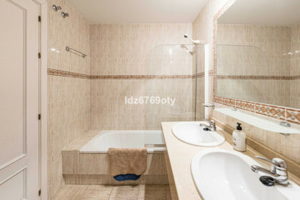 fd09cadfd60651b77b8761a9f7e4252b - 16