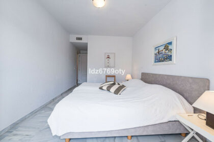 fd09cadfd60651b77b8761a9f7e4252b - 18