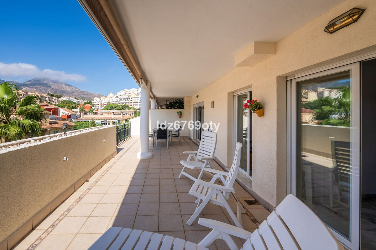 fd09cadfd60651b77b8761a9f7e4252b - 24