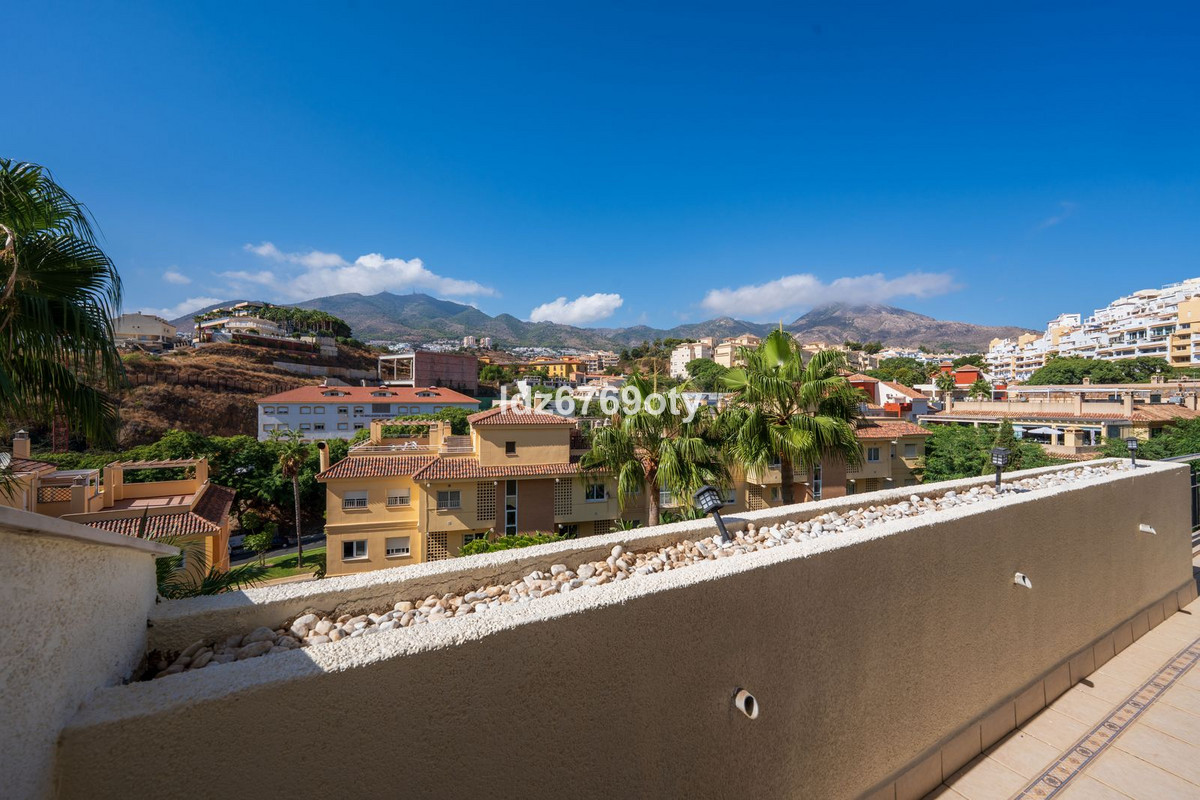 fd09cadfd60651b77b8761a9f7e4252b - 26