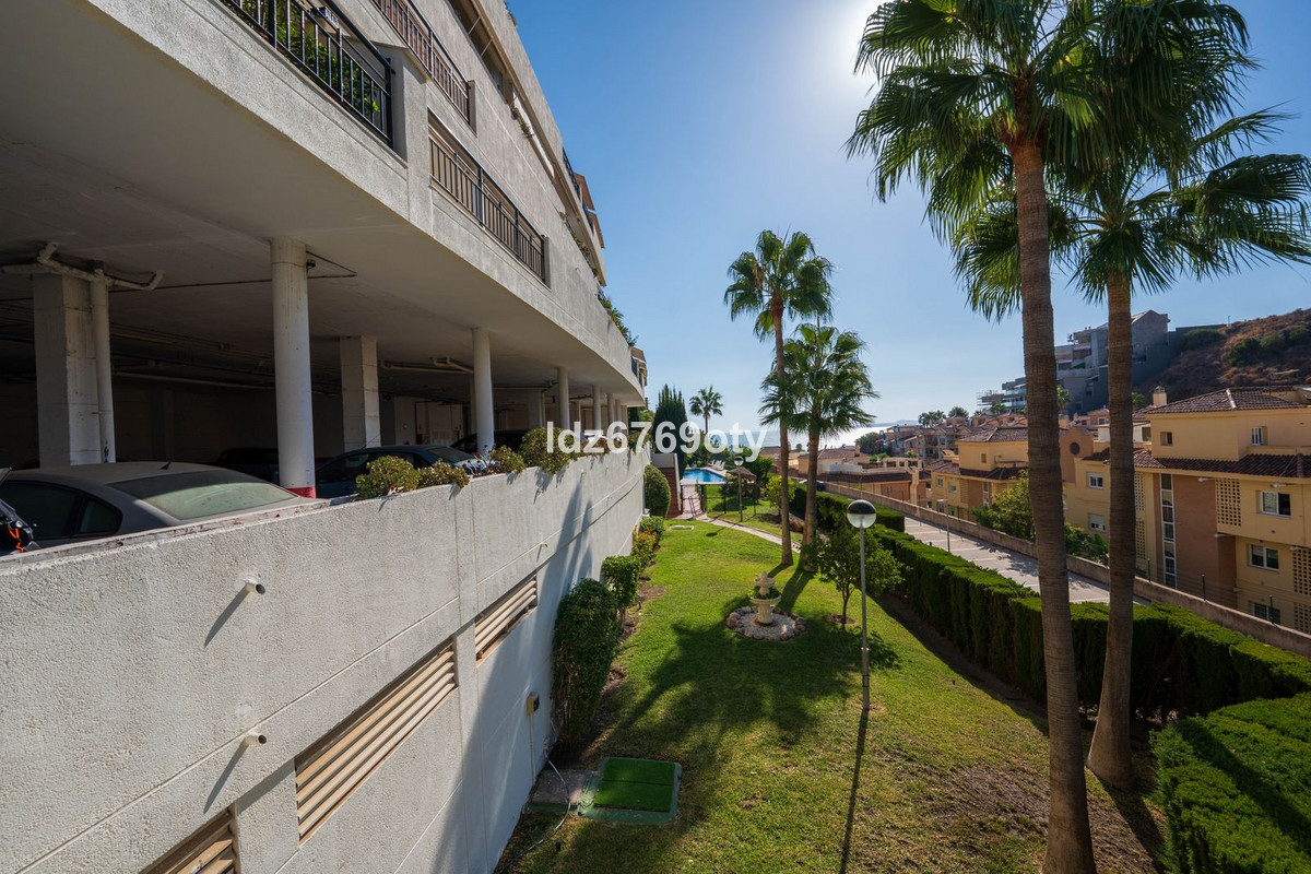 fd09cadfd60651b77b8761a9f7e4252b - 30