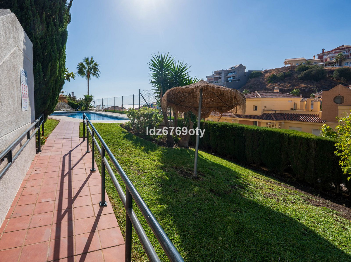 fd09cadfd60651b77b8761a9f7e4252b - 33