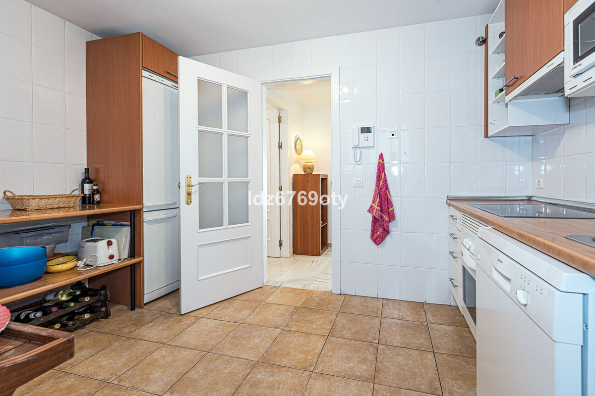 fd09cadfd60651b77b8761a9f7e4252b - 8