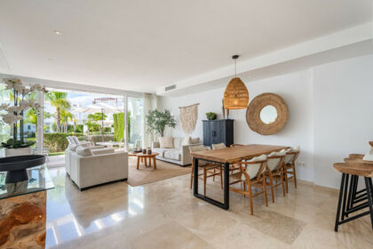 fd8474e7486cf61bfc540f29ccef62c0 - 1