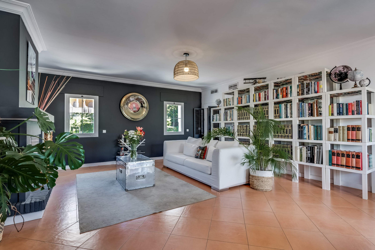 fdd306987e08d6dc66d9234a1b3fd80c - 10