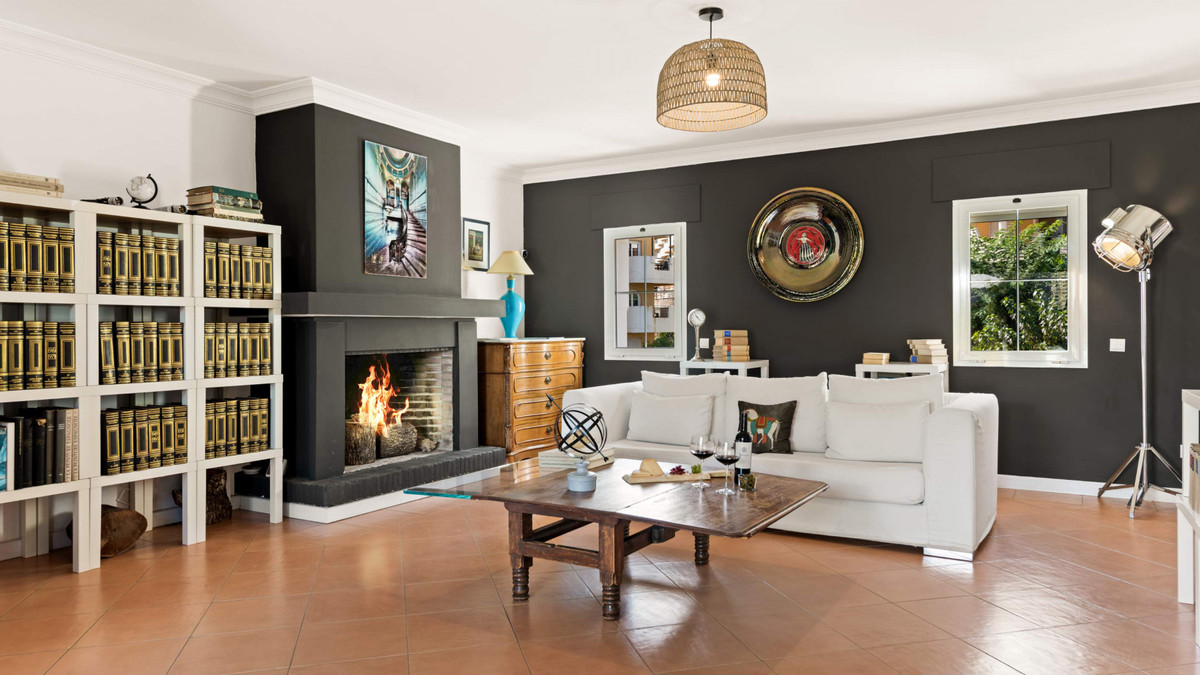 fdd306987e08d6dc66d9234a1b3fd80c - 11