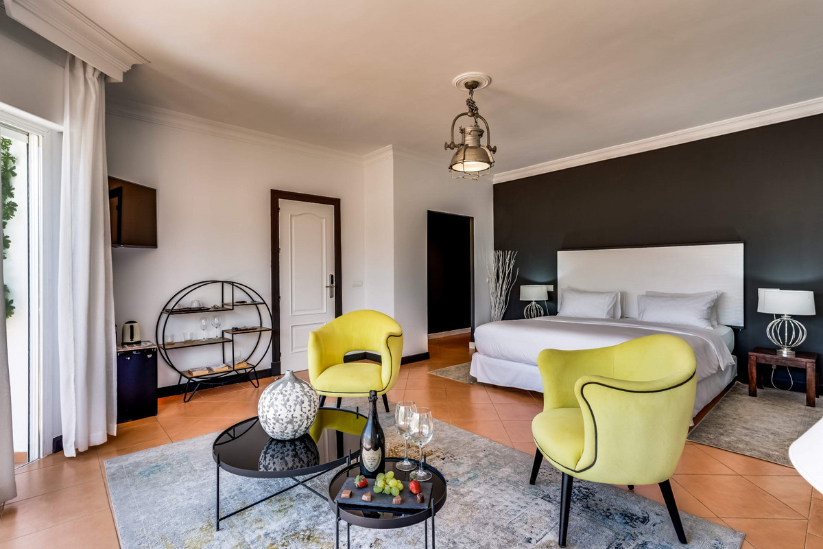 fdd306987e08d6dc66d9234a1b3fd80c - 15