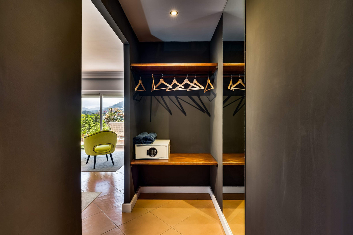 fdd306987e08d6dc66d9234a1b3fd80c - 19