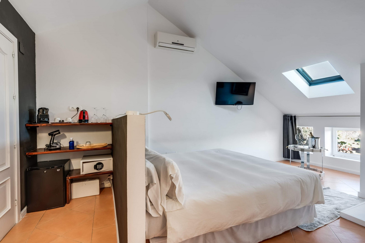 fdd306987e08d6dc66d9234a1b3fd80c - 28